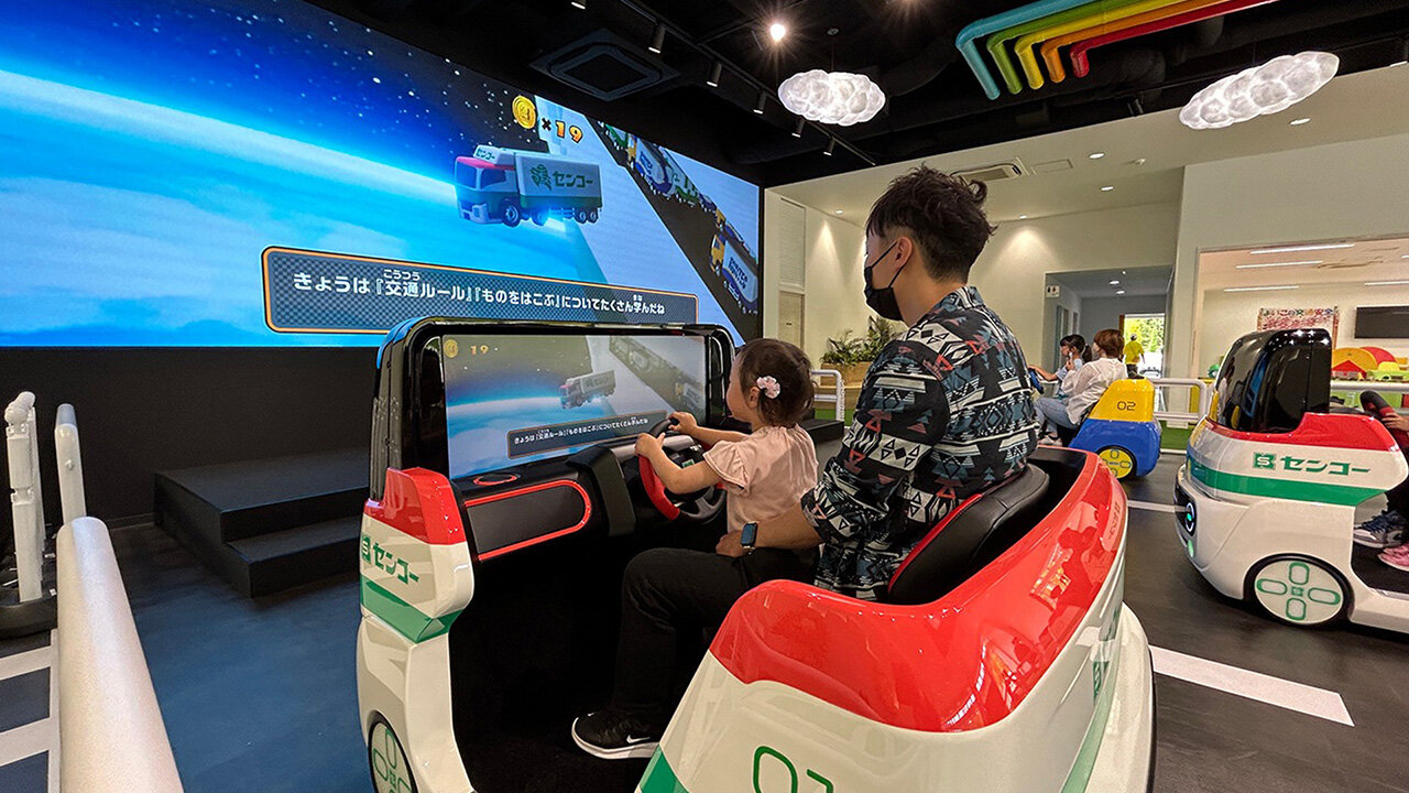 遊びながら交通安全や物流を学べる、こども交通公園の新アトラクション