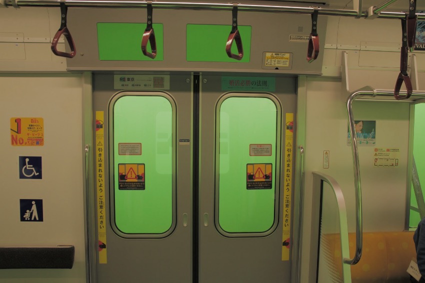 電車内シーンで撮影の様子