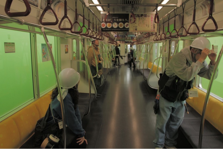 電車内シーンで撮影の様子